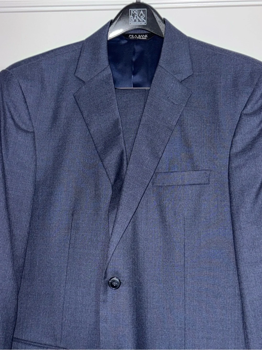 Jos.A.Bank Travelers Collection 44R Navy 2-Piece Suit Tailored Fit Blazer & Pant